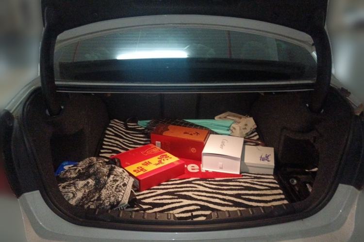 Used BMW 3 Series 2017 320Li Fashion Model Trunk