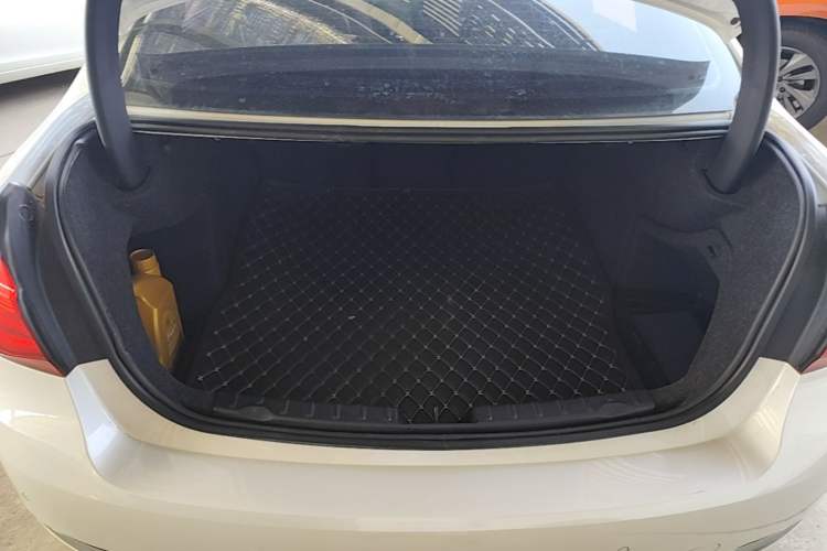 Used BMW 3 Series 2017 320Li Fashion Model Trunk