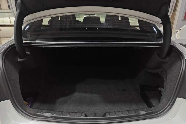 Used BMW 3 Series 2017 320Li Fashion Model Trunk