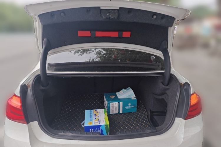 Used BMW 3 Series 2017 320Li Fashion Model Trunk