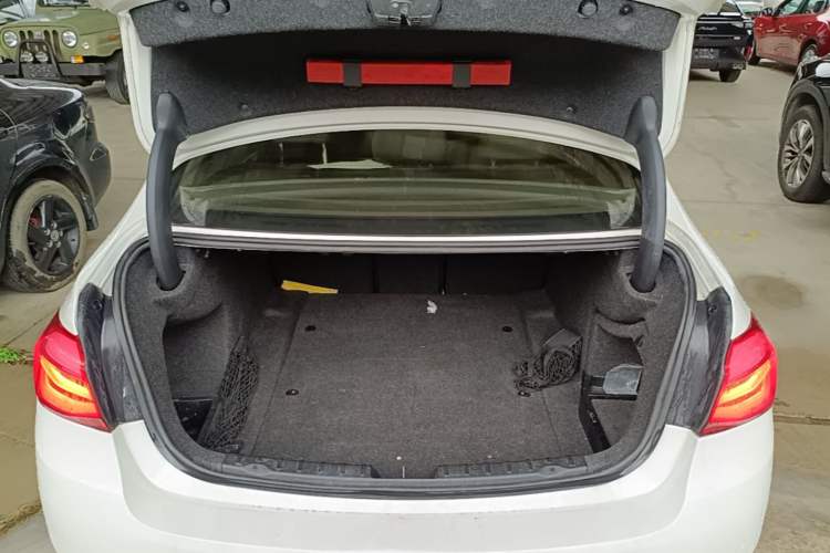 Used BMW 3 Series 2017 320Li Fashion Model Trunk