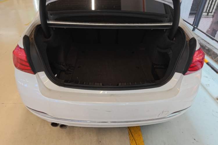 Used BMW 3 Series 2017 320Li Fashion Model Trunk