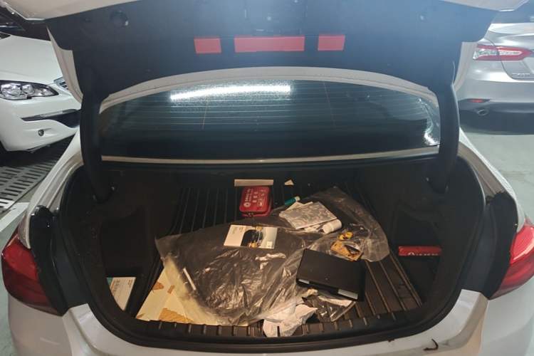 Used BMW 3 Series 2017 320Li Fashion Model Trunk