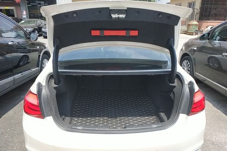 Used BMW 3 Series 2017 318i Fashion Model Trunk