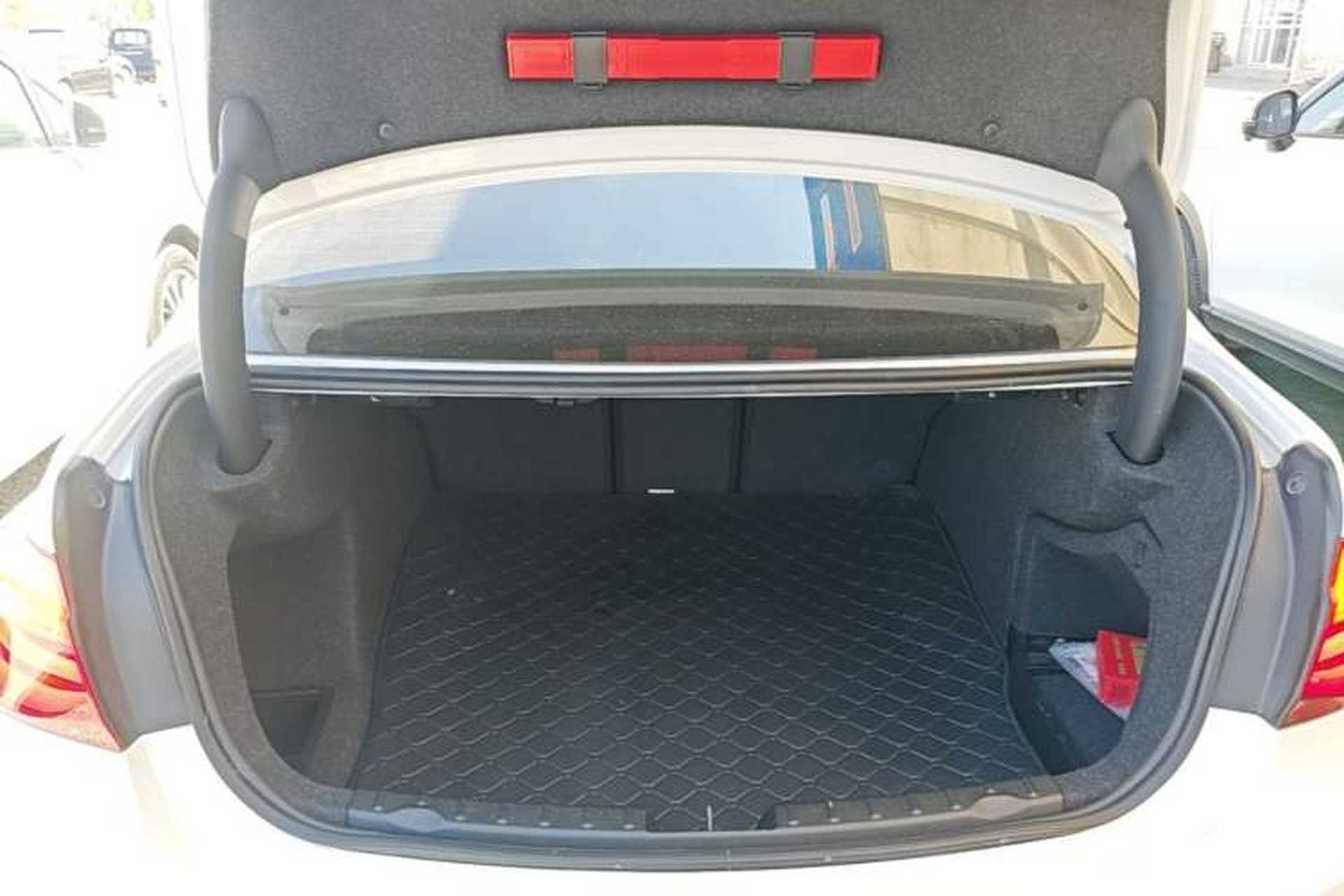 Used BMW 3 Series 2017 318i Fashion Model Trunk