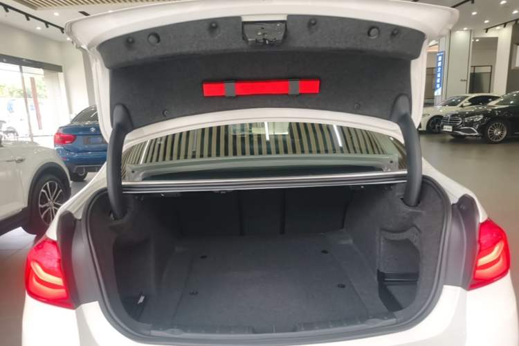 Used BMW 3 Series 2017 320Li Fashion Model Trunk