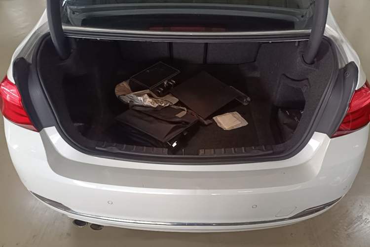 Used BMW 3 Series 2017 320Li Fashion Model Trunk
