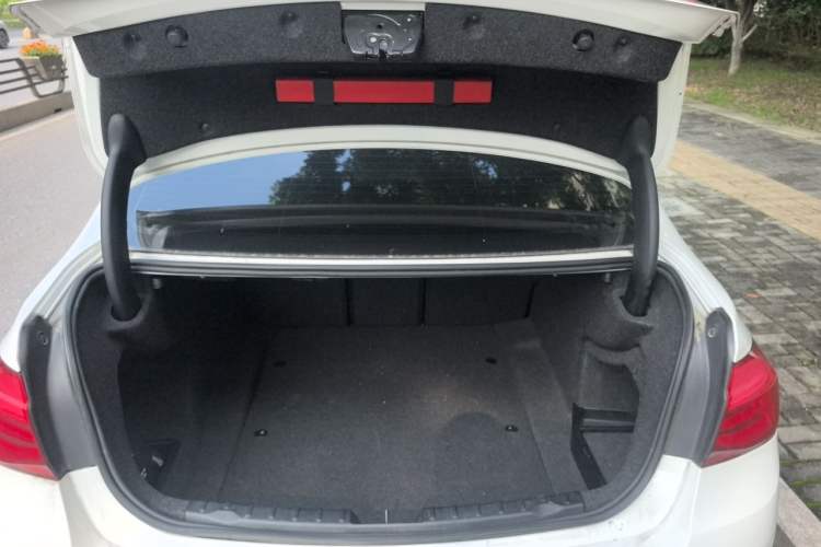 Used BMW 3 Series 2017 320Li Fashion Model Trunk