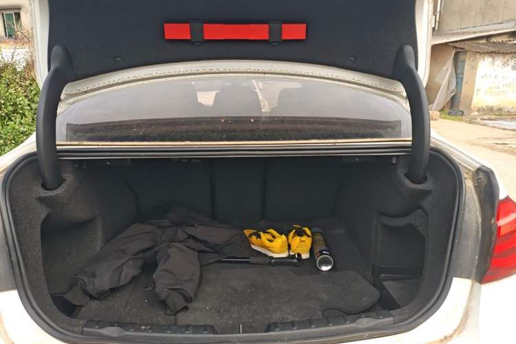 Used BMW 3 Series 2017 320Li Fashion Model Trunk