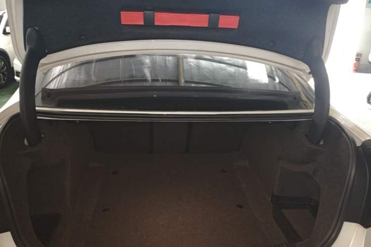 Used BMW 3 Series 2017 320Li Fashion Model Trunk