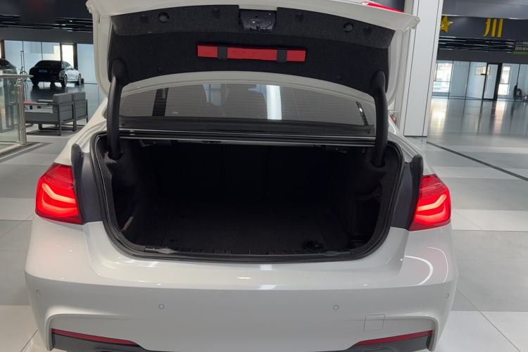 Used BMW 3 Series 2017 320i M Sport Trunk