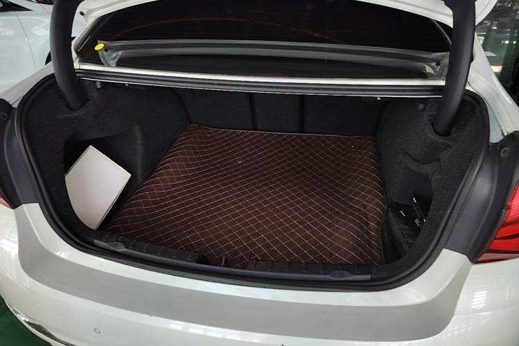 Used BMW 3 Series 2017 320Li Fashion Model Trunk
