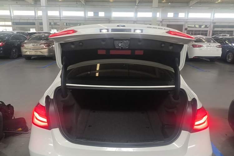 Used BMW 3 Series 2017 320Li M Sport Edition Trunk
