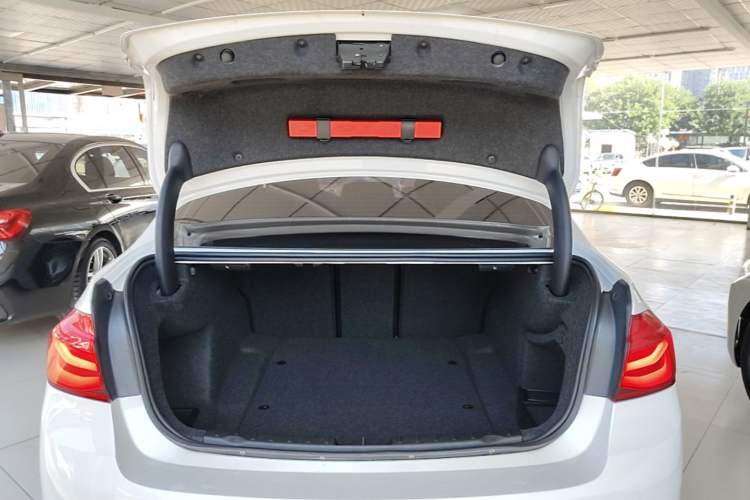 Used BMW 3 Series 2017 320Li xDrive Fashion Model Trunk