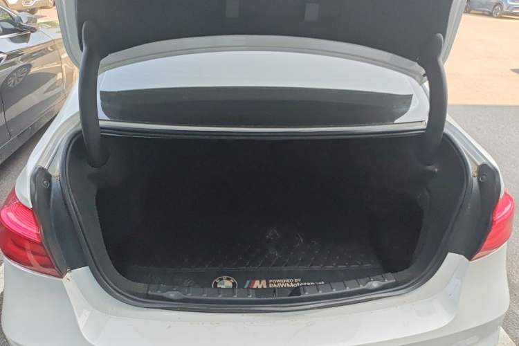 Used BMW 3 Series 2017 318Li Fashion Model Trunk