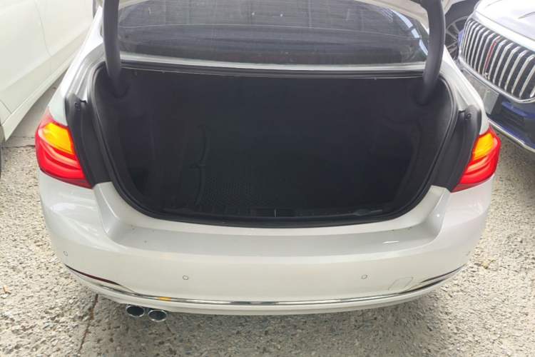 Used BMW 3 Series 2017 320Li Fashion Model Trunk