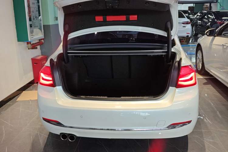 Used BMW 3 Series 2017 320Li Fashion Model Trunk