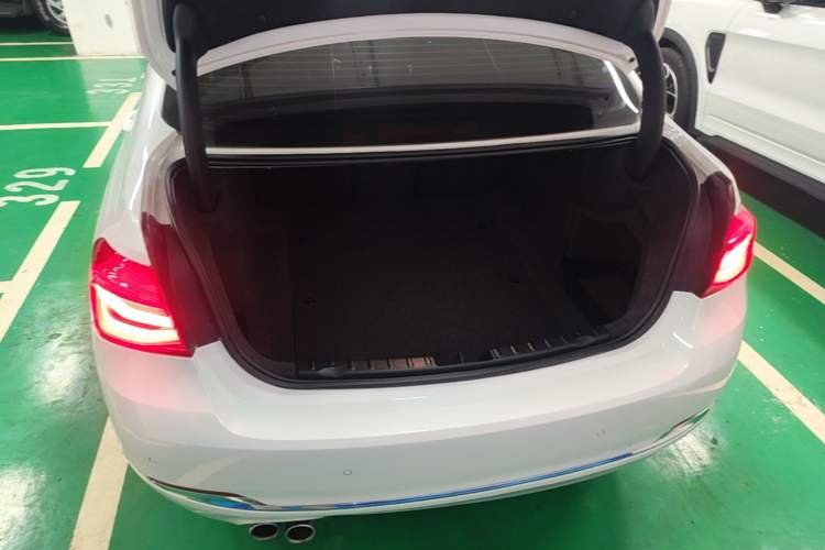 Used BMW 3 Series 2017 320Li Fashion Model Trunk