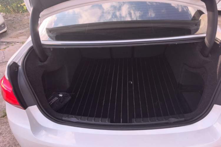 Used BMW 3 Series 2017 320Li Fashion Model Trunk