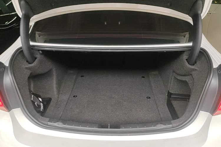 Used BMW 3 Series 2017 320Li Fashion Model Trunk