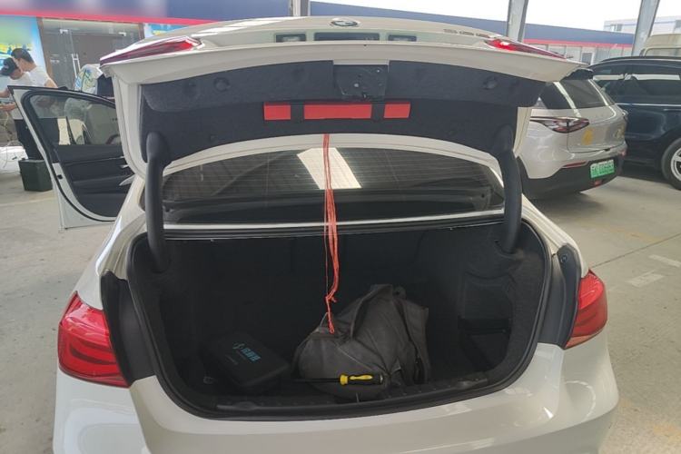 Used BMW 3 Series 2017 320i M Sport Trunk