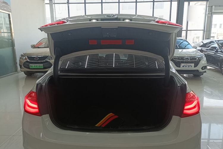 Used BMW 3 Series 2017 318i Fashion Model Trunk