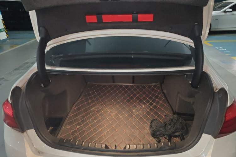 Used BMW 3 Series 2017 318Li Fashion Model Trunk