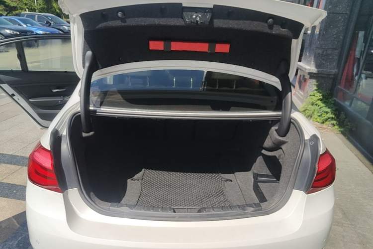 Used BMW 3 Series 2017 320Li Fashion Model Trunk