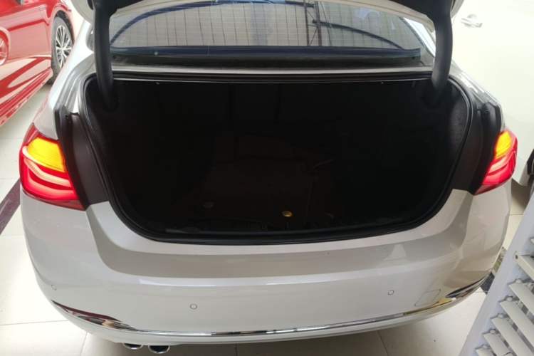 Used BMW 3 Series 2017 320Li Fashion Model Trunk