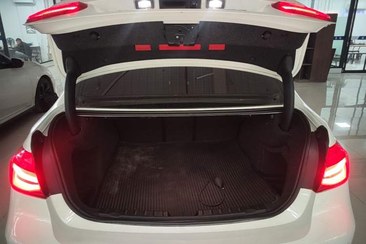 Used BMW 3 Series 2017 320Li M Sport Edition Trunk