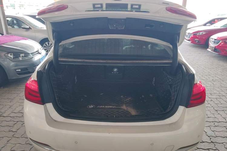 Used BMW 3 Series 2017 320Li Fashion Model Trunk