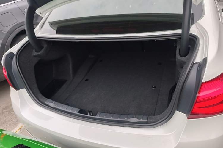 Used BMW 3 Series 2017 320Li Fashion Model Trunk