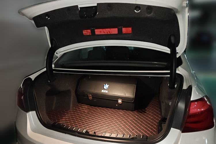 Used BMW 3 Series 2017 318i Fashion Model Trunk