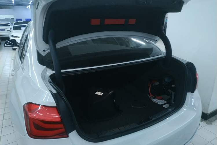 Used BMW 3 Series 2017 318Li Fashion Model Trunk