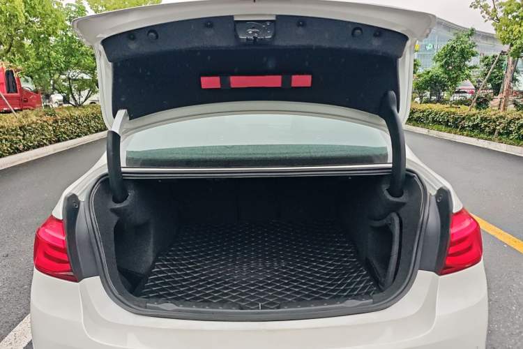 Used BMW 3 Series 2017 320Li Fashion Model Trunk
