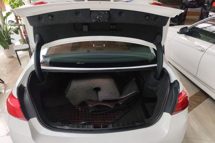 Used BMW 3 Series 2017 320Li Fashion Model Trunk
