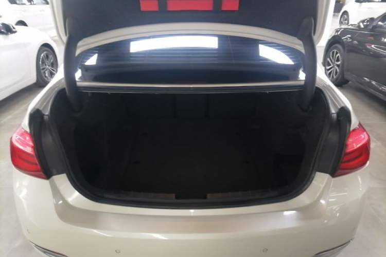 Used BMW 3 Series 2017 318Li Fashion Model Trunk