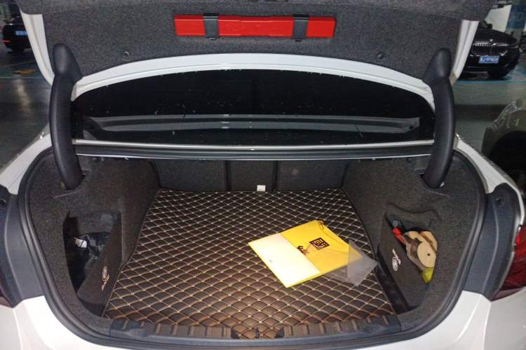 Used BMW 3 Series 2017 320Li Fashion Model Trunk