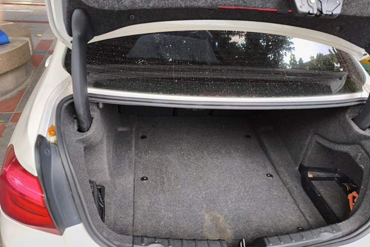 Used BMW 3 Series 2017 318Li Fashion Model Trunk