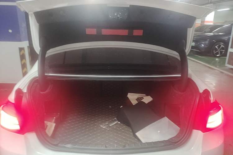 Used BMW 3 Series 2017 320Li Fashion Model Trunk
