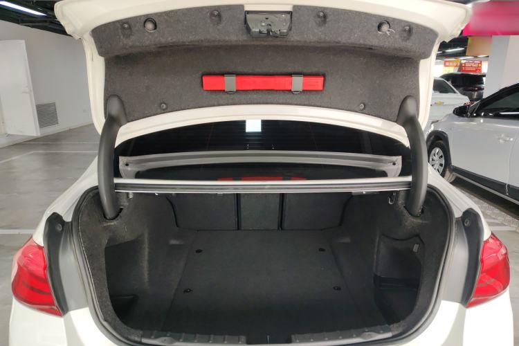 Used BMW 3 Series 2017 318Li Fashion Model Trunk