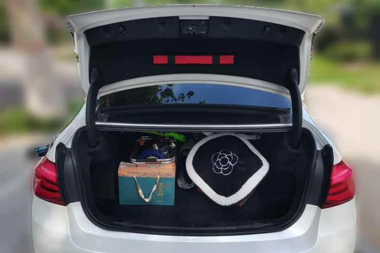 Used BMW 3 Series 2017 318Li Fashion Model Trunk