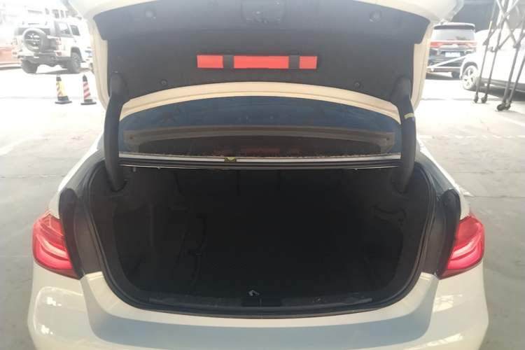 Used BMW 3 Series 2017 320i M Sport Trunk