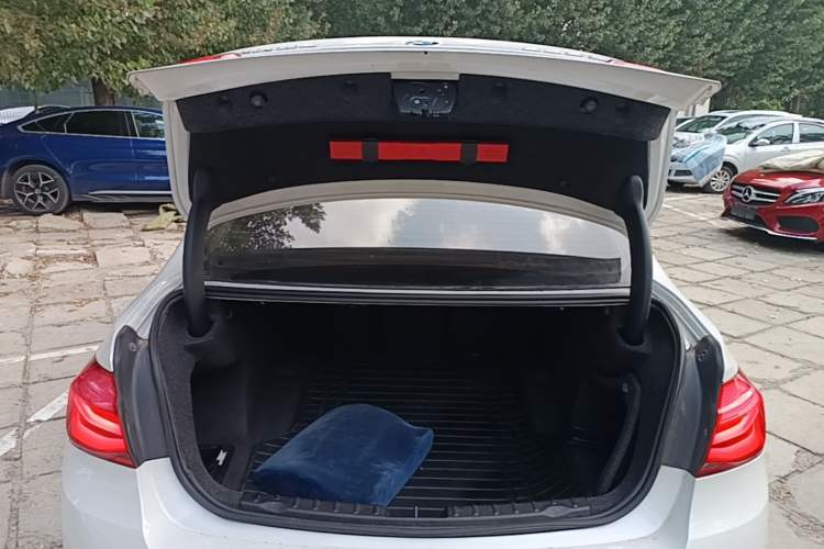 Used BMW 3 Series 2017 320Li Fashion Model Trunk