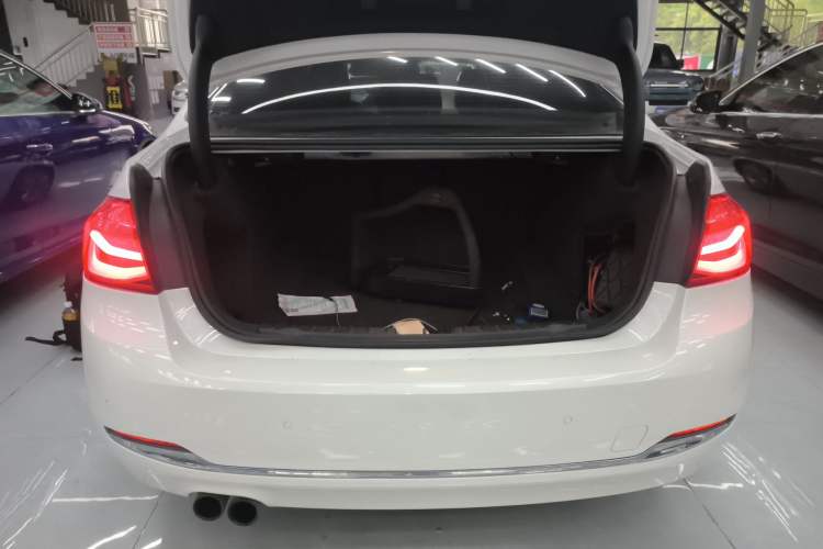 Used BMW 3 Series 2017 320Li Fashion Model Trunk