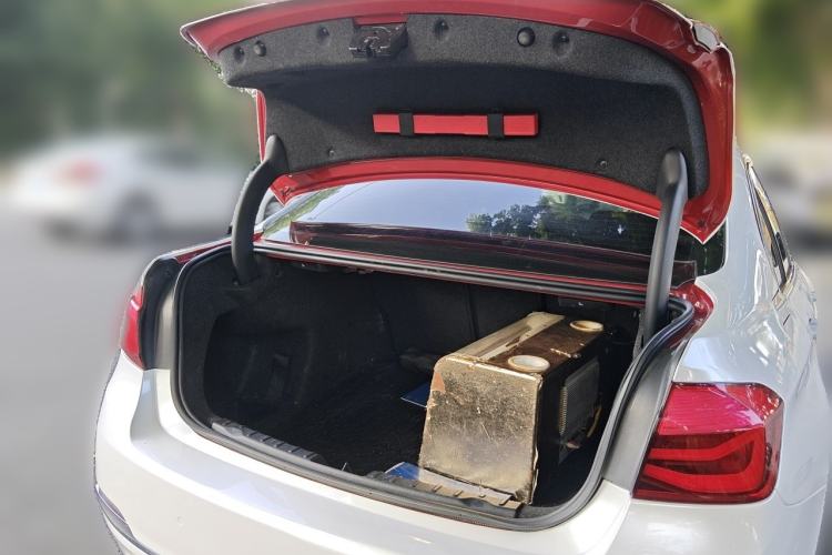 Used BMW 3 Series 2017 320Li Fashion Model Trunk