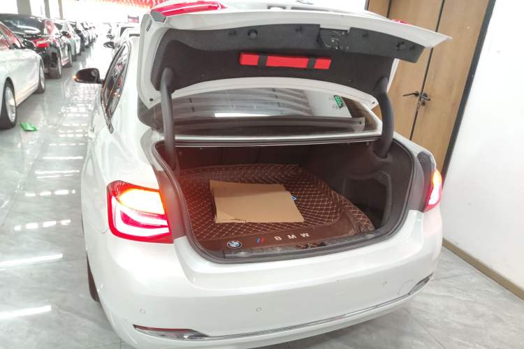 Used BMW 3 Series 2017 320Li Fashion Model Trunk