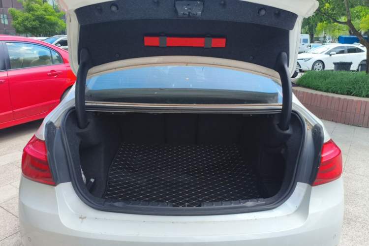Used BMW 3 Series 2017 318Li Fashion Model Trunk