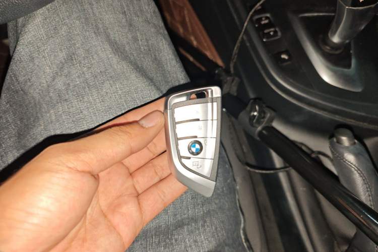 Used BMW 3 Series 2017 318i Fashion Model Vehicle Key