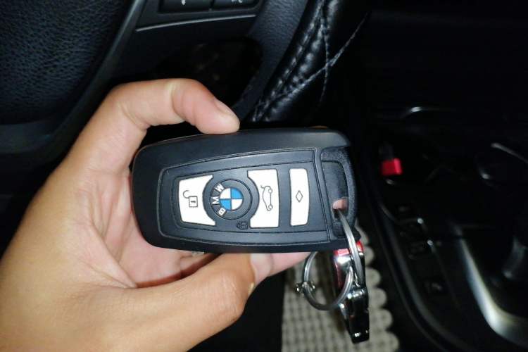 Used BMW 3 Series 2017 318i Fashion Model Vehicle Key